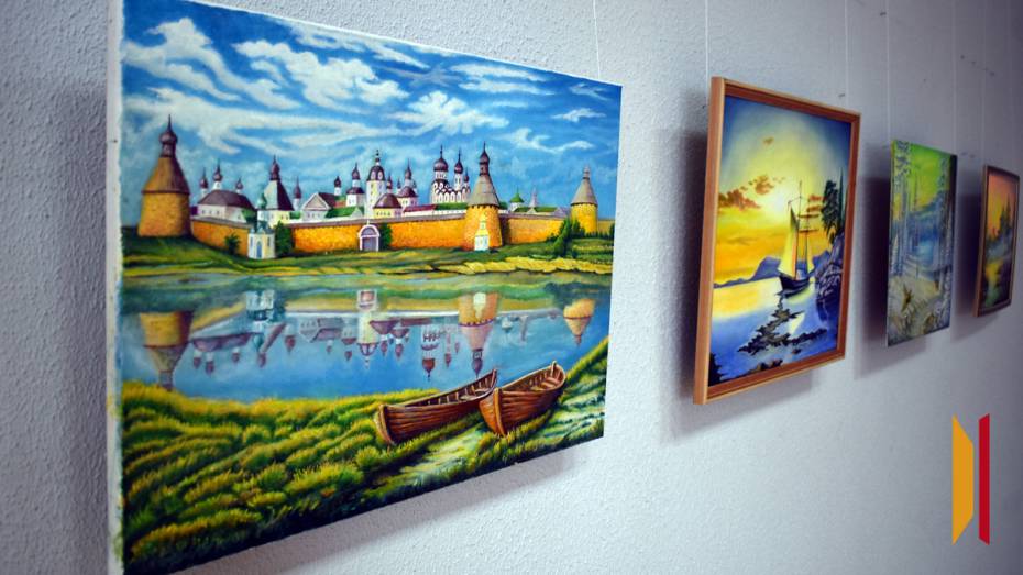 «С любовью к жизни»: в Калаче открылась выставка картин местного автора Николая Радостева