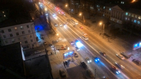Воронежцы вызвали полицию и МЧС из-за подозрительной сумки в центре города