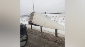 Под Воронежем фура вылетела в кювет