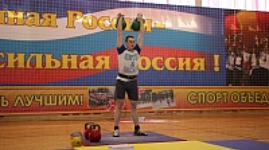 Кантемировцы завоевали две награды на чемпионате области по гиревому спорту