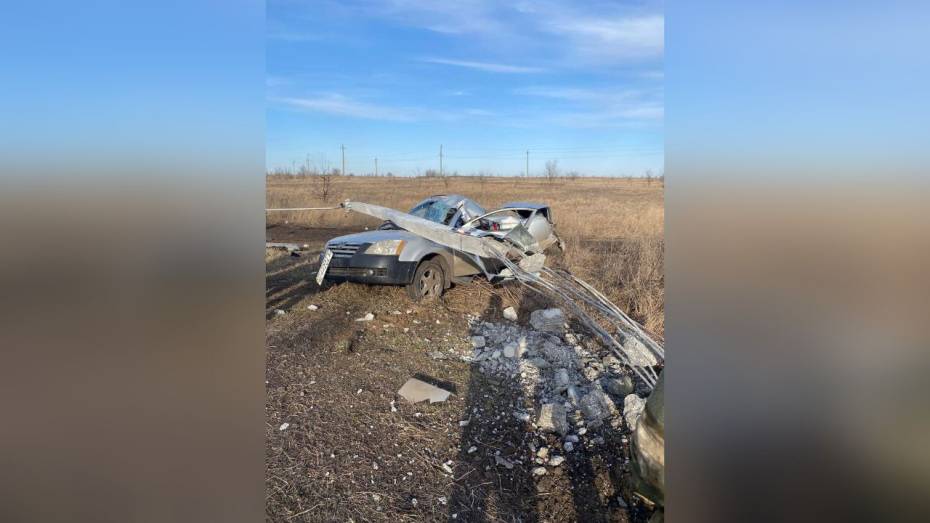 В Воронежской области 39-летний пассажир легкового авто погиб в жестком ДТП в Новохоперске