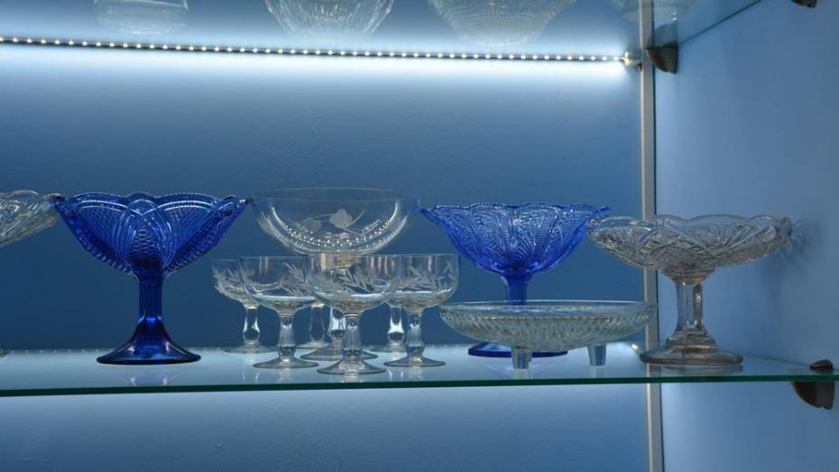 В Кашире открылась выставка стеклянной посуды советского периода