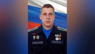 Награжденный медалью «За отвагу» ветеран СВО вбросил шайбу на матче воронежского «Бурана»