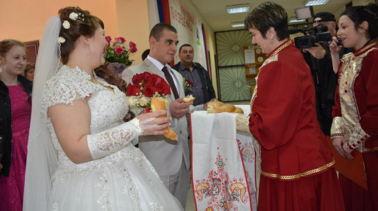 В Каширском районе на Красную горку поженились 3 пары 