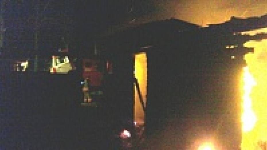 В Острогожском районе уничтожена огнем двухкомнатная квартира