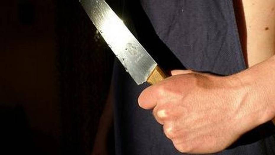 В Воронеже сын убил отца, когда тот резал его двумя ножами