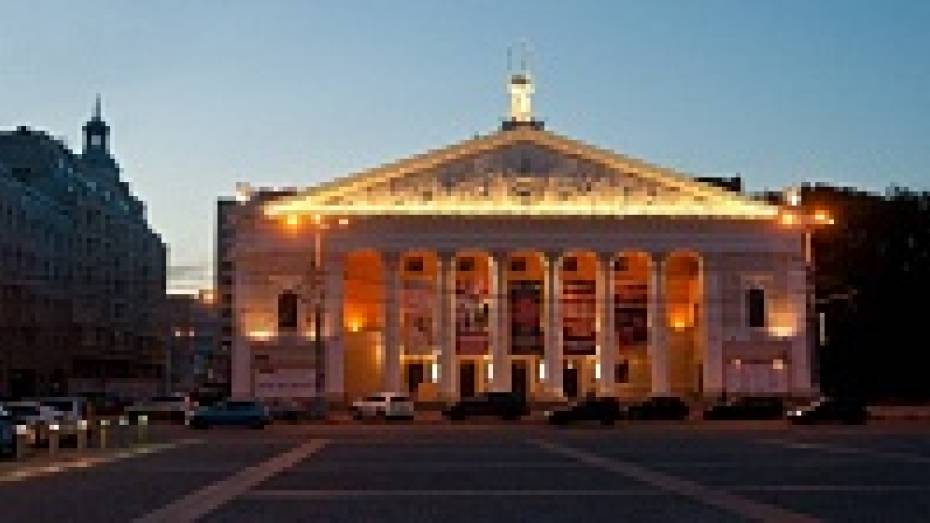 В фойе воронежского Театра оперы и балета будут идти спектакли