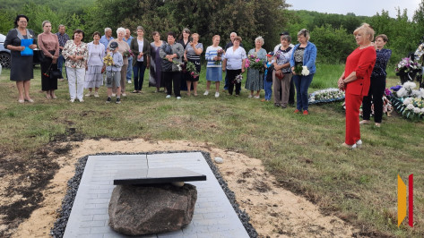 В репьевском поселке Новая Жизнь открыли мемориальную плиту участникам ВОВ