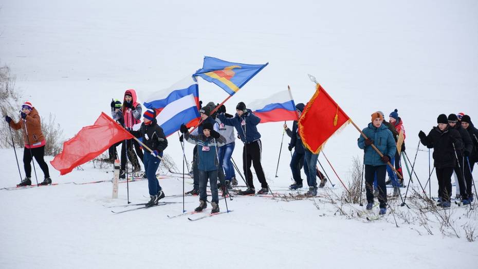 Острогожские школьники на лыжах прошли несколько километров дорогами воинов-освободителей 