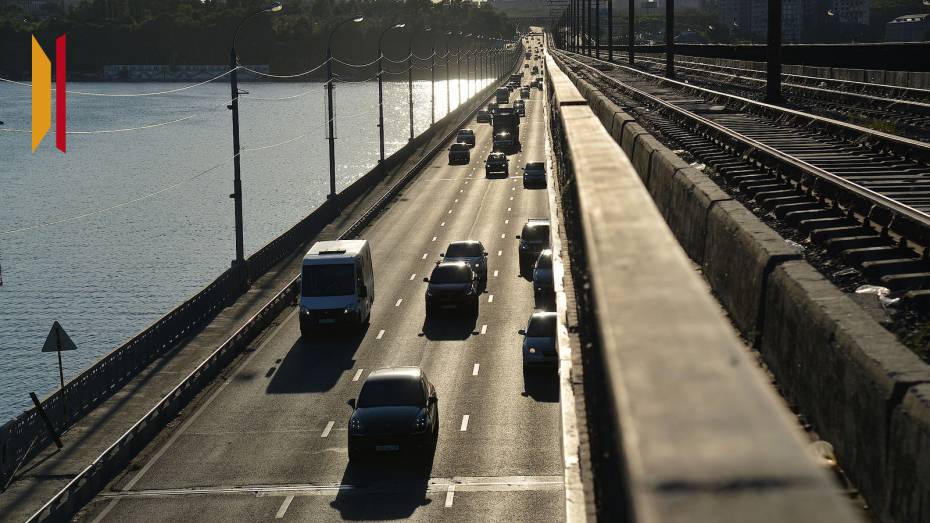 В Воронеже с Северного моста упала 19-летняя девушка