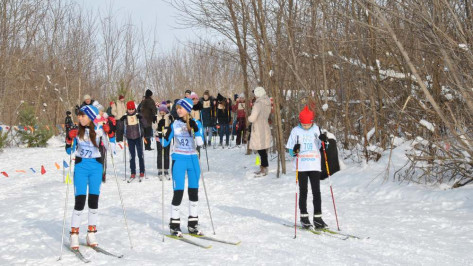 В Россошанском районе более 200 спортсменов приняли участие в лыжных гонках