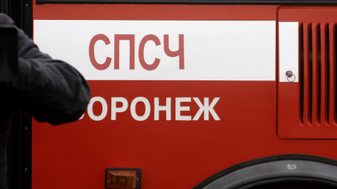 В Коминтерновском районе Воронежа 42-летний мужчина пострадал при возгорании автомобиля