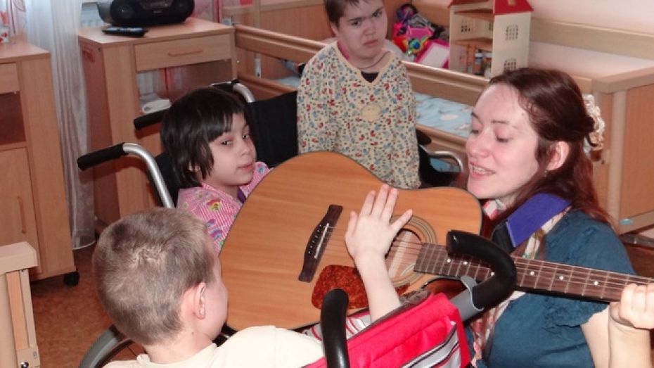 В Воронежском детском хосписе певица Алиса Апрелева провела семинар по музыкальной терапии