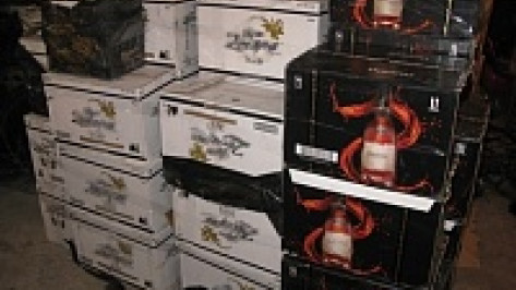 В Белгородской области у воронежца нашли 800 бутылок нелегального алкоголя