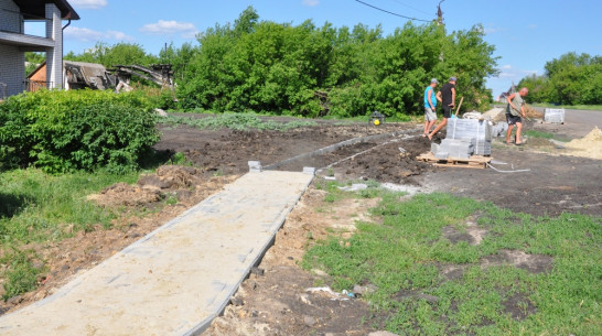 В двух селах Эртильского района приступили к устройству тротуаров