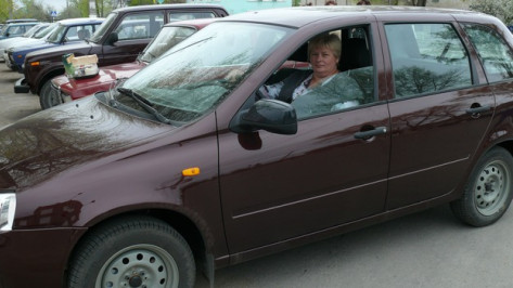 В Подгоренском районе глава сельского поселения получила автомобиль за отличную работу
