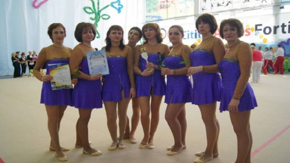 Воронежская команда привезла кубок с фестиваля по женской эстетической гимнастике