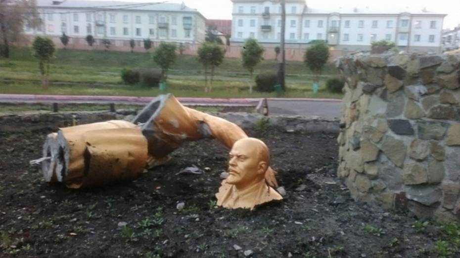 Житель Кузбасса сломал памятник Ленину при попытке сделать селфи