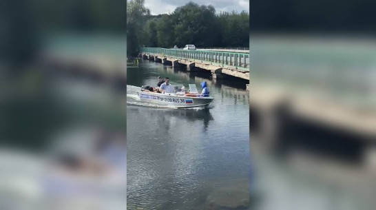 Воронежские медики эвакуировали по воде пострадавшую при падении с квадроцикла женщину