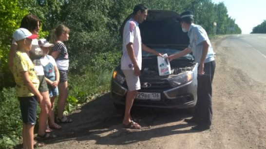 Полицейские Воронежской области спасли от жары многодетную семью 