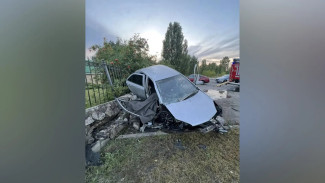 Смертельное ДТП у «Тихой Заводи»: в Воронеже автомобиль врезался в забор ресторана