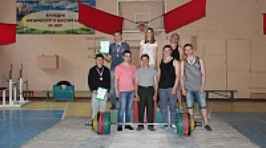 Верхнемамонские спортсмены стали призерами областного кубка по пауэрлифтингу