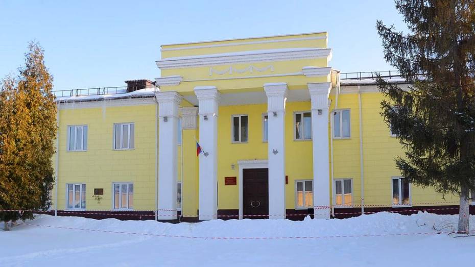 В Семилуках из-за аварии на теплотрассе дворец культуры остался без отопления