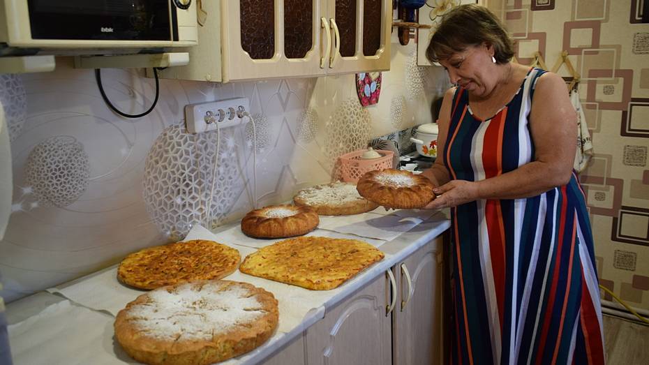 Жительница Грибановки за год напекла для участников СВО 1,5 тыс пирожков