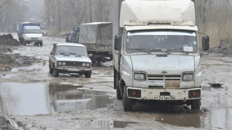 За 2-метровую яму в асфальте дорожника оштрафовали на 20 тыс рублей в Воронежской области