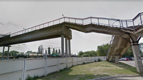Пешеходный мост у станции Придача в Воронеже задумали обновить
