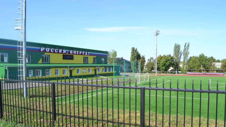 Школьный стадион в Воронежской области преобразовали в современный спорткомплекс