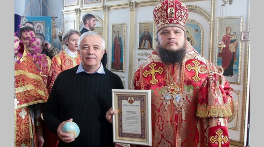 Панинского фермера поблагодарили за помощь в издании православной книги