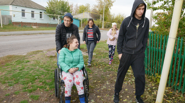 Приехали. Семья переселенцев в Воронежскую область с девушкой-колясочницей нуждается в помощи