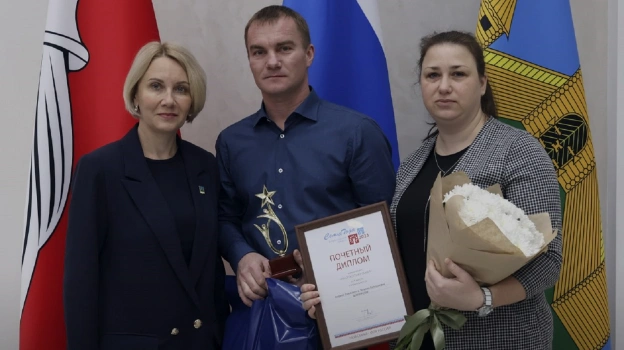 Под Воронежем многодетной семье вручили награду регионального этапа конкурса «Семья года»