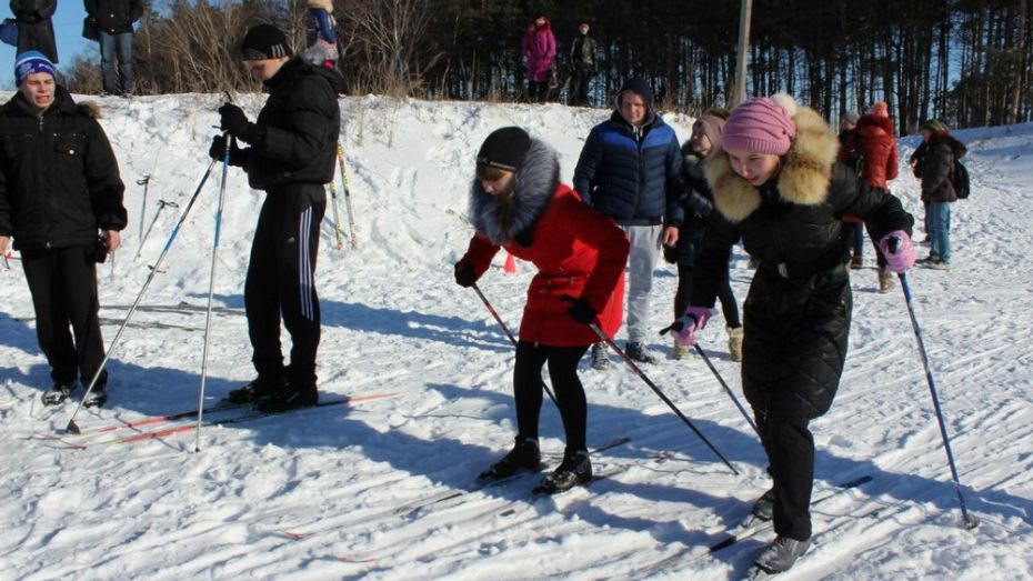 Хохольские школьники приурочили к Дню защитника Отечества лыжные соревнования 