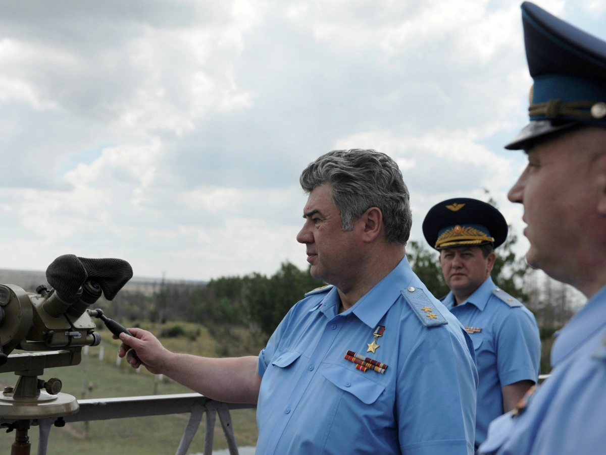 Летчик воронеж. Главком ВВС РФ на Украине. Сергей Ермолаев летчик Воронеж. Летчики на Балтиморе Воронеж. Александр Федоров Воронеж Балтимор ВВС.