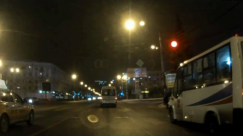 Столкновение маршрутки №105 и «ВАЗа» в центре Воронежа попало на видео