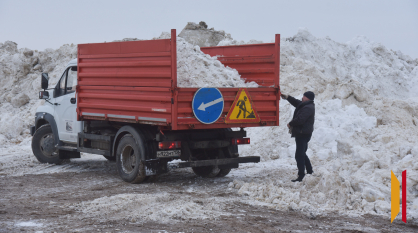 Будет таять до конца лета: куда коммунальщики вывозят снег с воронежских улиц