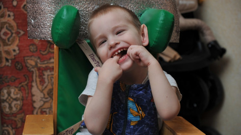 Научиться ползать. Как воронежцы могут поздравить с 3-летием мальчика с ДЦП