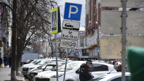 Житель Воронежской области лишился машины после парковки у отдела приставов
