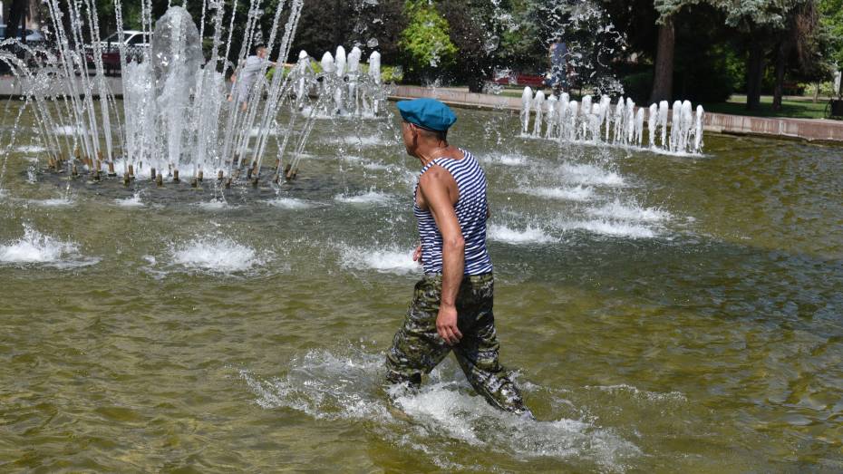 Воронежских десантников попросили не купаться в фонтанах