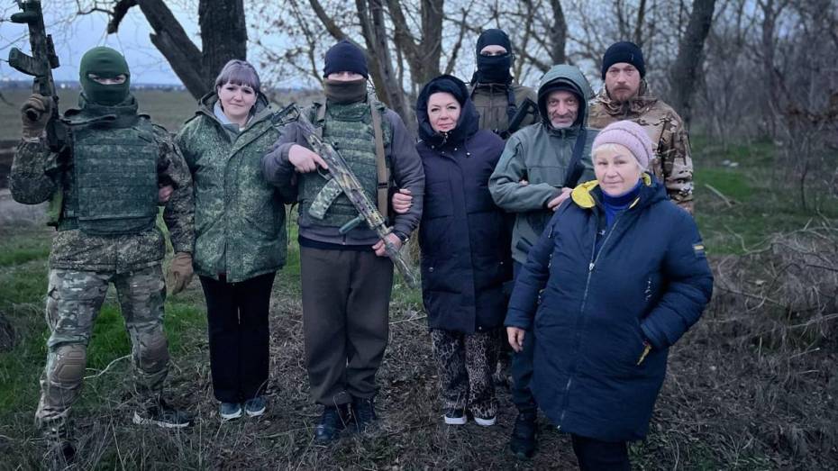 Многодетная мать из репьевского села Бутырки передала автомобиль в зону СВО