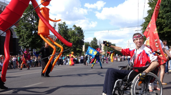Колясочник-автостопщик провел три дня в Воронеже по пути из Таганрога на Курилы