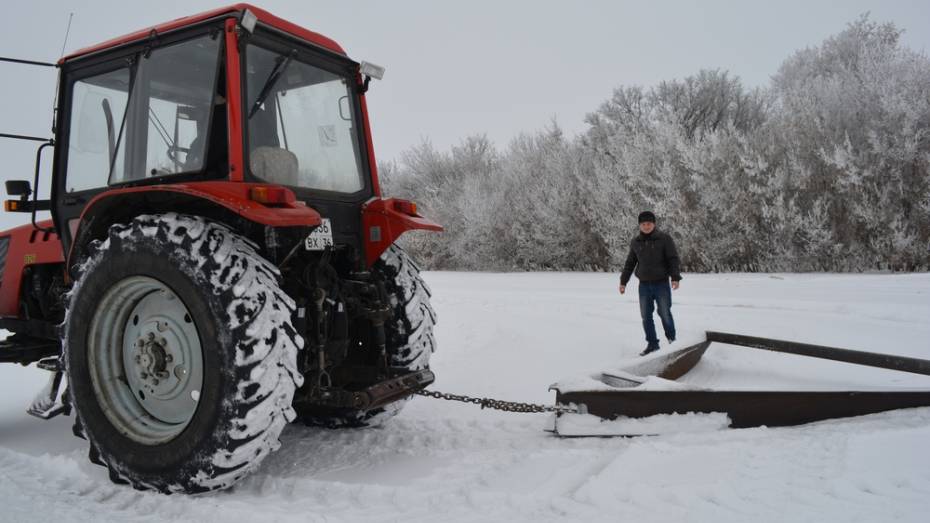 Нижнедевицкие аграрии начали работы по снегозадержанию