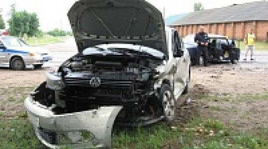 В Воронежской области украинцы на Volkswagen врезались в «ВАЗ»: пять пострадавших