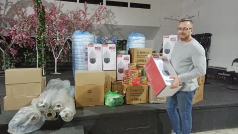 Директор воронежского ТЮЗа передал бойцам СВО гуманитарную помощь