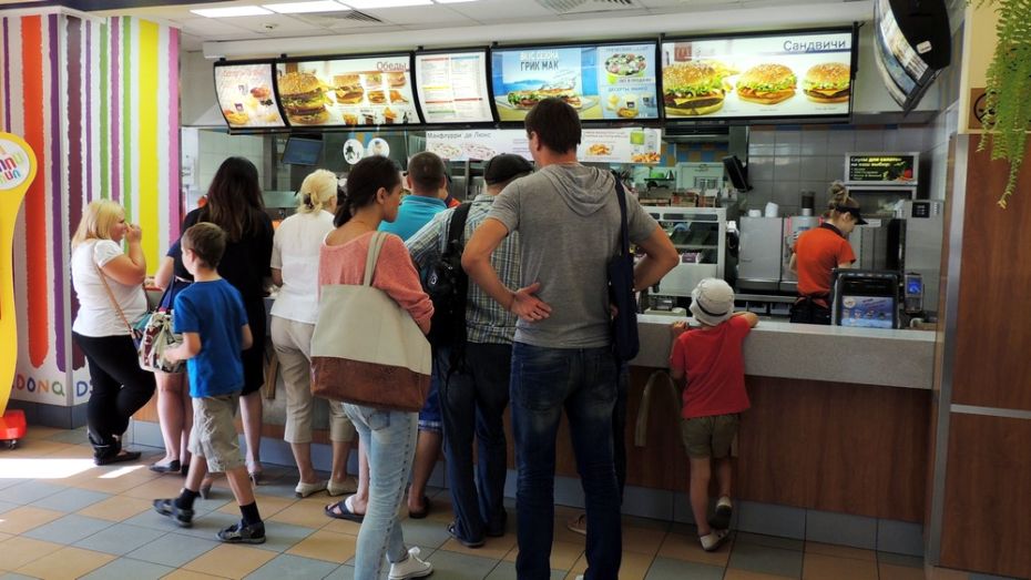 Воронежский арбитраж оштрафовал McDonald’s за нитраты и вредные бактерии в салатах
