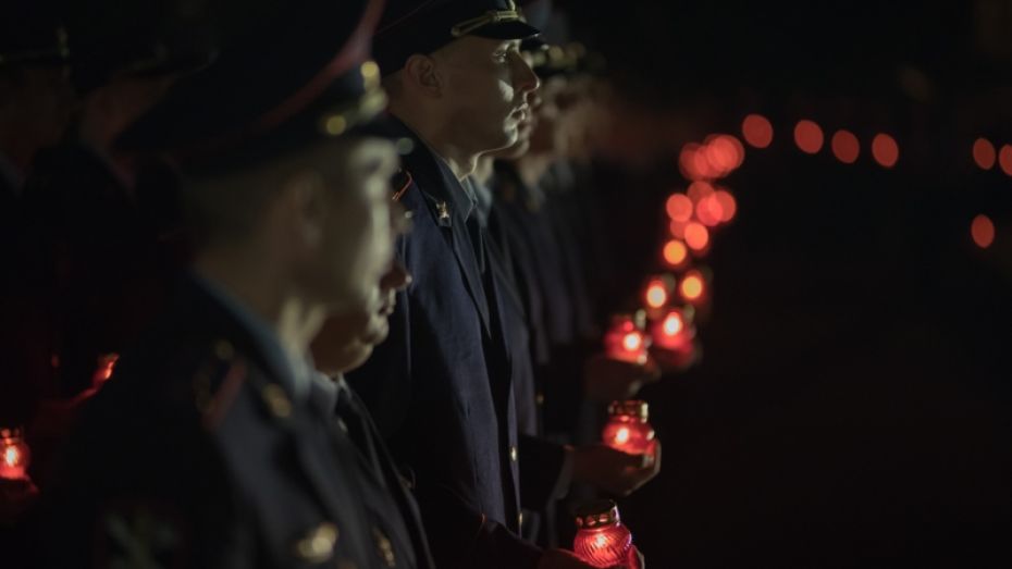 Воронежские полицейские опубликовали видео акции памяти со свечами