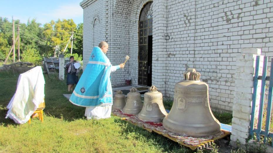 В нижнедевицком селе установили 7 новых колоколов
