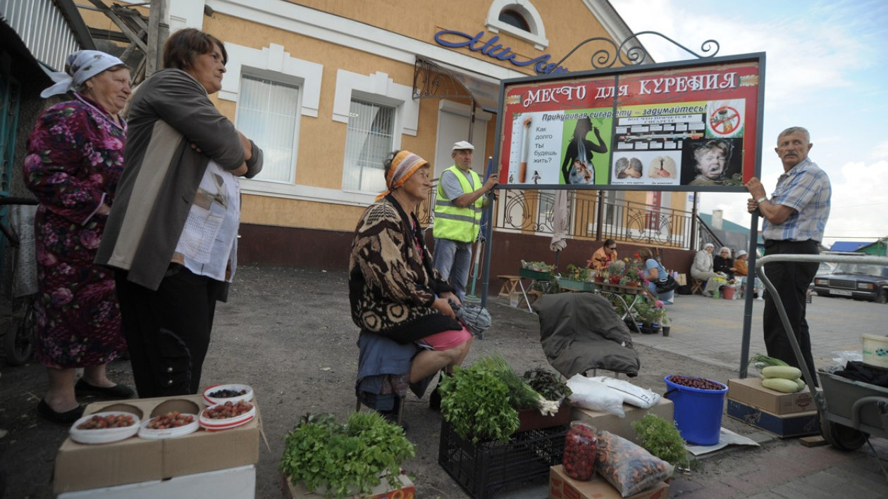 В Богучаре оборудовали первые в России специальные места для курения